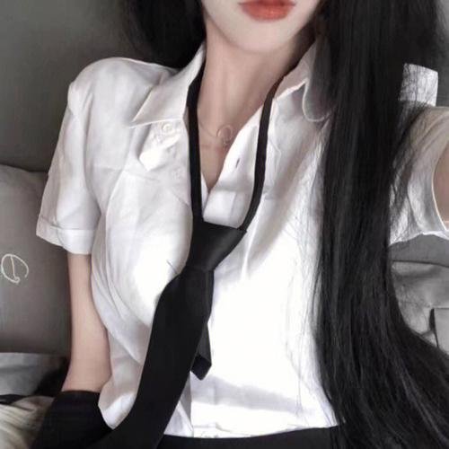 湖边散步